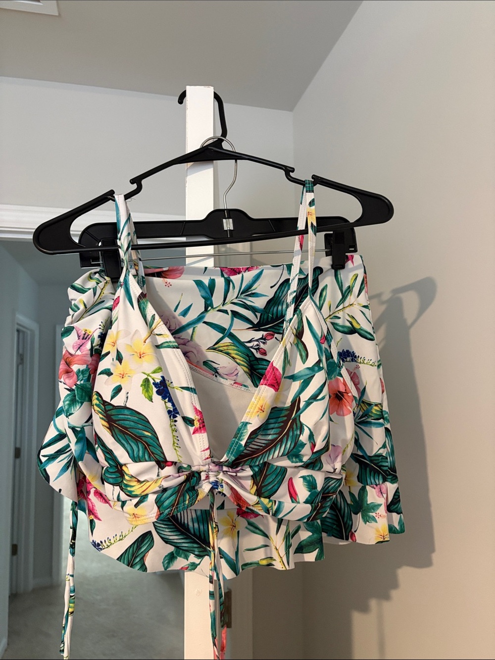 Floral Tie-Front Women’s Tank Top in White